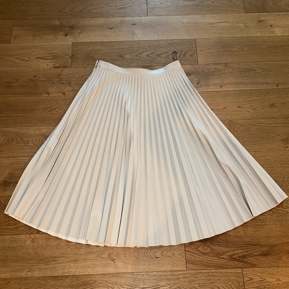 Proenza Schouler White Label
The Faux Leather Pleated Skirt - Picture 9 of 9